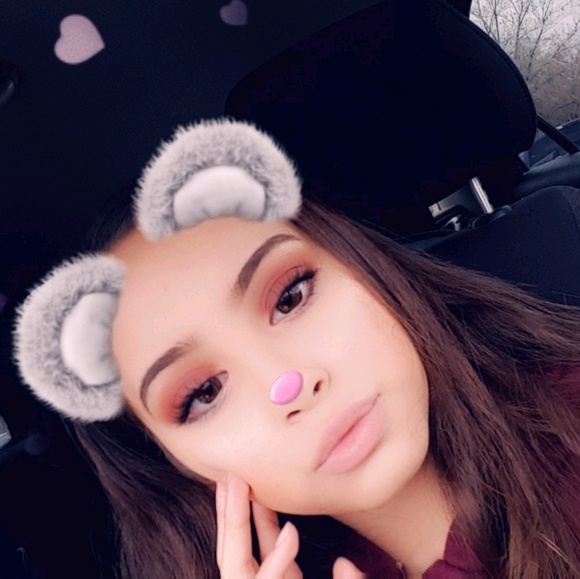 Profile Picture of Ashley Pedroncelli (@ashlina_101) on Poshmark