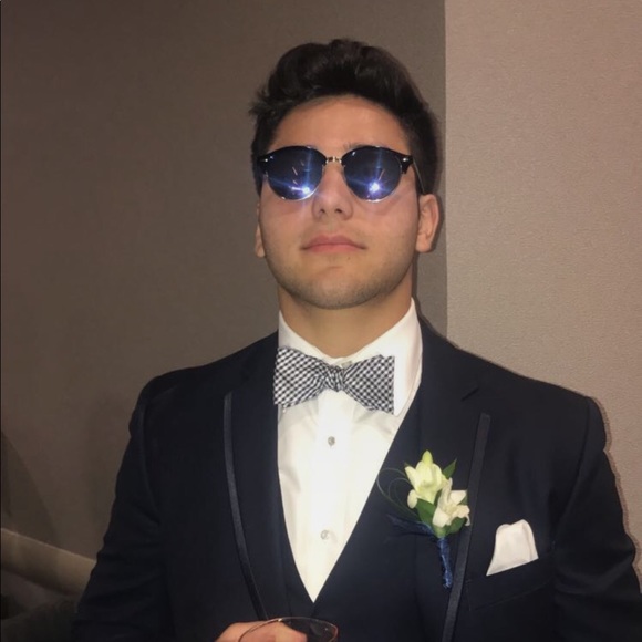 Profile Picture of David Luglio (@davidlug) on Poshmark