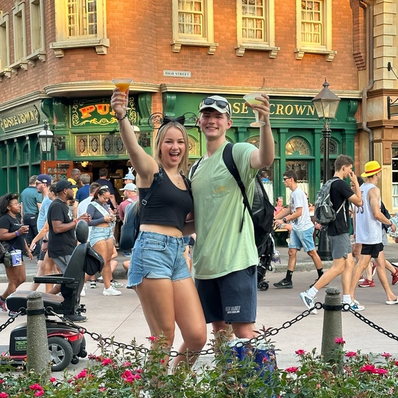 Profile Picture of Kate Greer (@kategreer560) on Poshmark