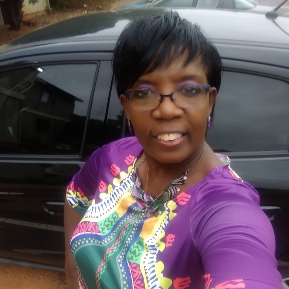 Profile Picture of Tracie Hayes (@hayestracie5) on Poshmark