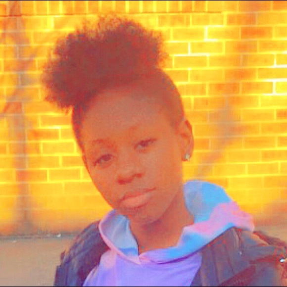 Profile Picture of De’ovia Mckeithan (@deovia) on Poshmark