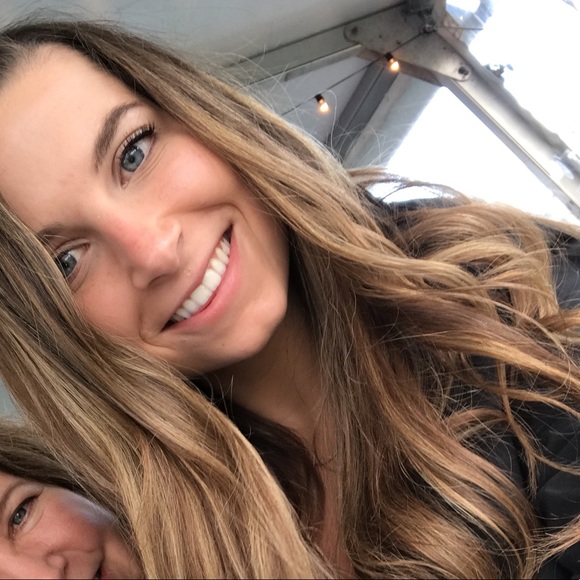 Profile Picture of Kayla Kreklow (@kaylakreklow) on Poshmark