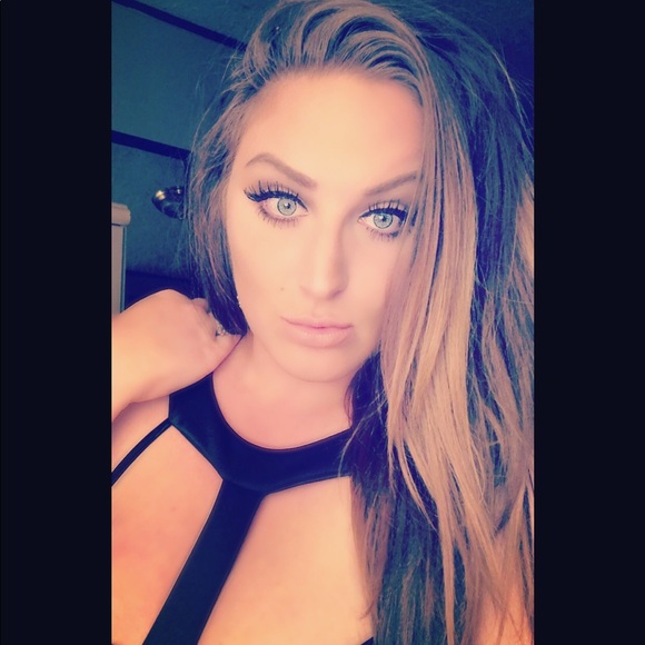 Profile Picture of Briana Colaneri (@brianadestianna) on Poshmark
