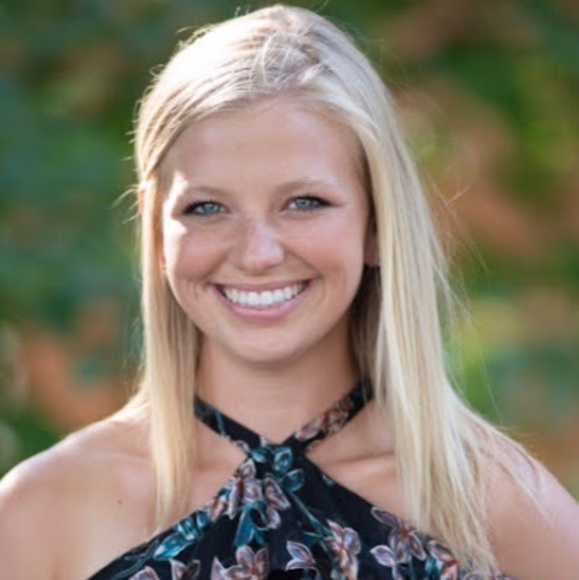 Profile Picture of Jade Ritzert (@jade_ritzert) on Poshmark