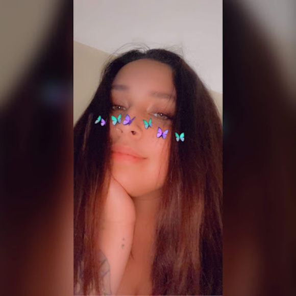 Profile Picture of Alexis Romero (@alexis24494) on Poshmark