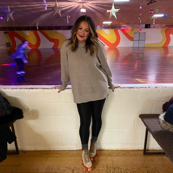 Profile Picture of Kourtney Sinopoli (@kmsinopo) on Poshmark