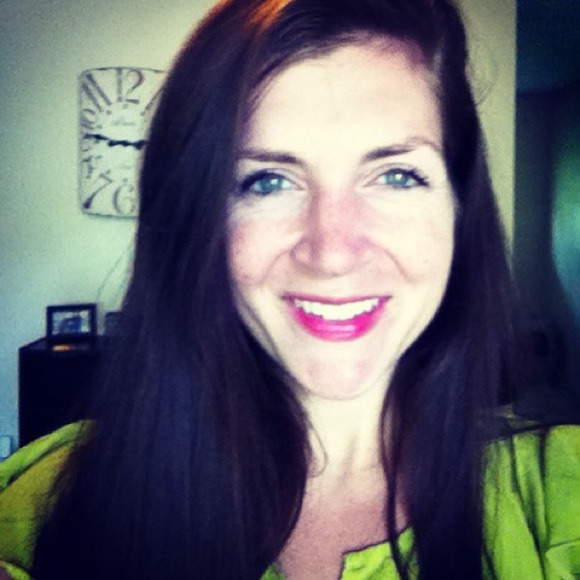 Profile Picture of Amanda Abbott (@ampencil13) on Poshmark