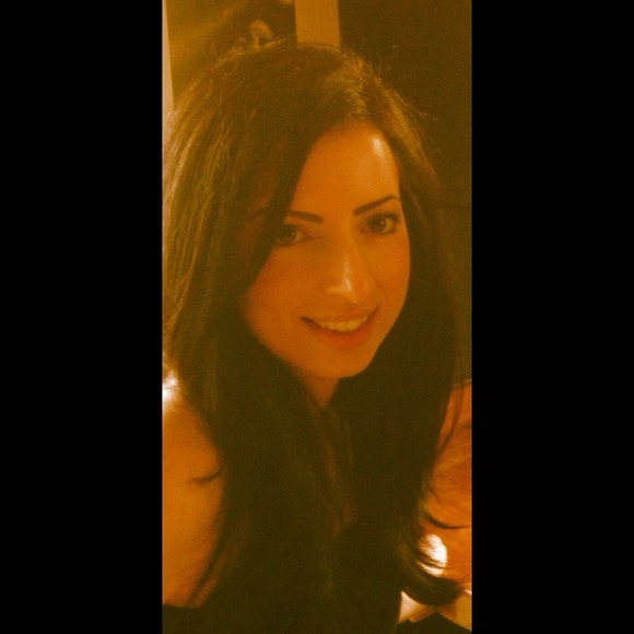 Profile Picture of Anat Aharoni (@posheshop) on Poshmark