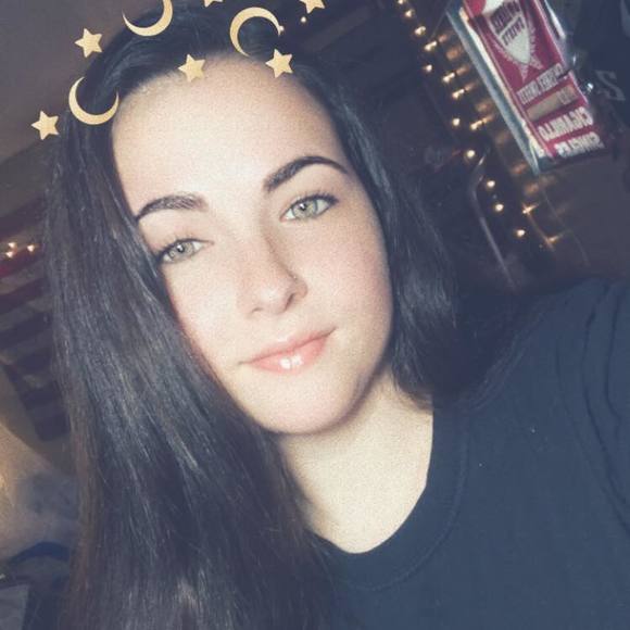 Profile Picture of Crystal Vann (@crystaltink12) on Poshmark