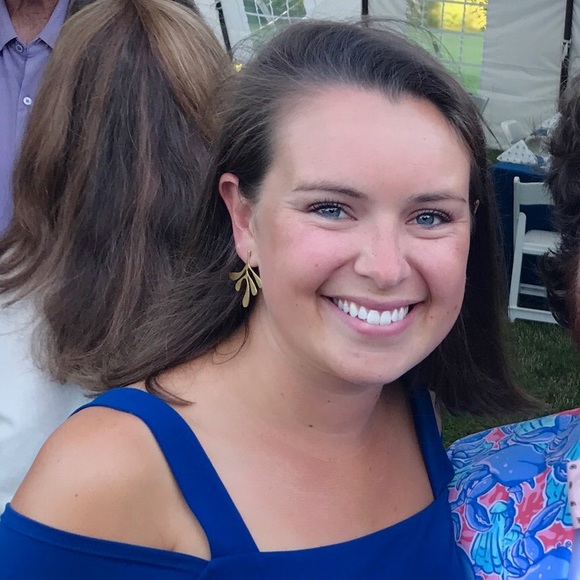 Profile Picture of Nancy Swindell (@nancyswindell) on Poshmark