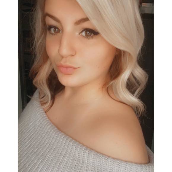 Profile Picture of Kelsey Key (@kelseykey123) on Poshmark