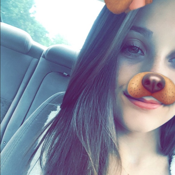 Profile Picture of Lexi Pyszka (@lexilynn3) on Poshmark