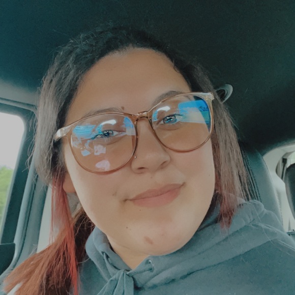 Profile Picture of Kayla Weldon (@kaaaylaweldon) on Poshmark