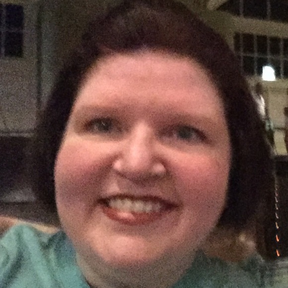 Profile Picture of Robin Grubbs (@robiroo) on Poshmark