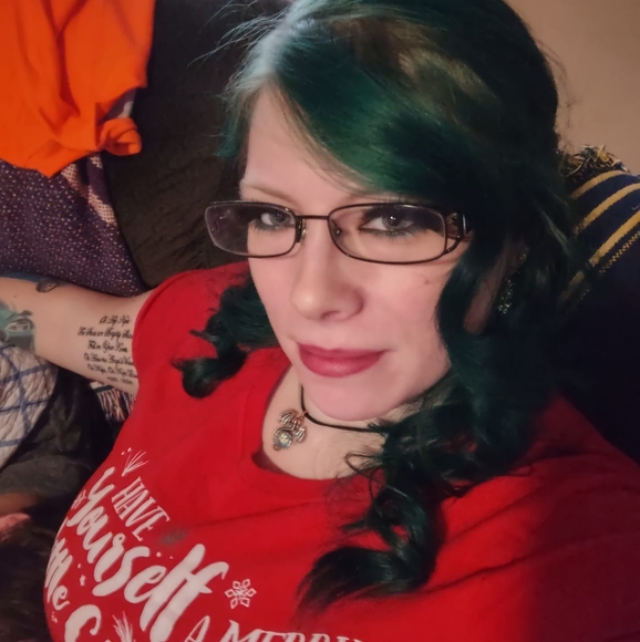 Profile Picture of Anne Barath (@ajbarath1321) on Poshmark