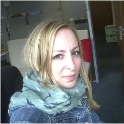 Profile Picture of Stephanie Thwaites (@StephT2000) on Twitter