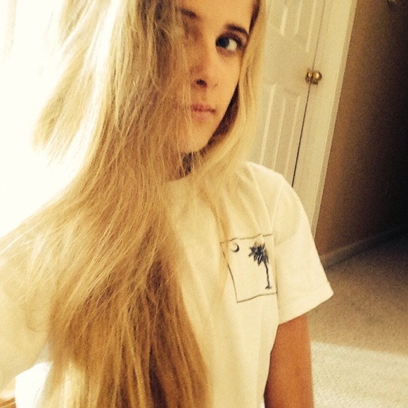 Profile Picture of Kirstynn Norbutt (@__kirstynn__) on Poshmark