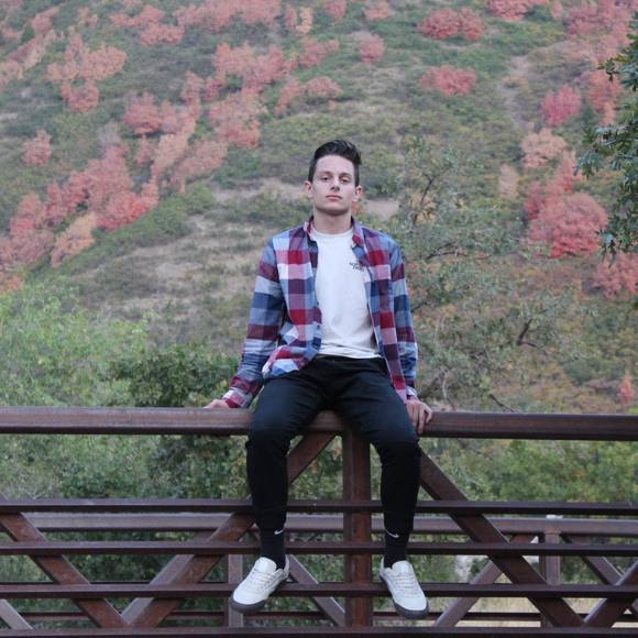 Profile Picture of Kyler Dewildt (@kylerdew) on Poshmark