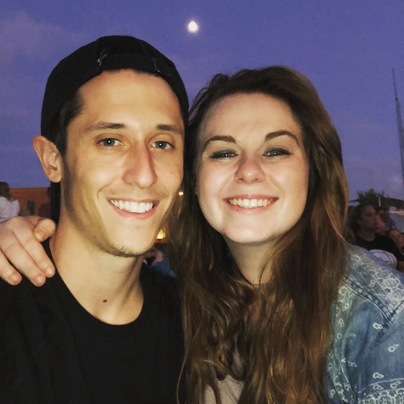 Allison Vanhoozer - Poshmark Profile Picture of Allison Vanhoozer (@alliemv1017) on Poshmark