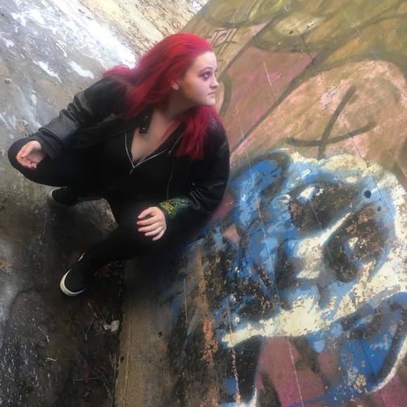 Profile Picture of Peyton Barlow-keith (@peytonbarlow17) on Poshmark