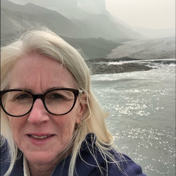 Profile Picture of Andree Bellerose (@abellerose550) on Poshmark