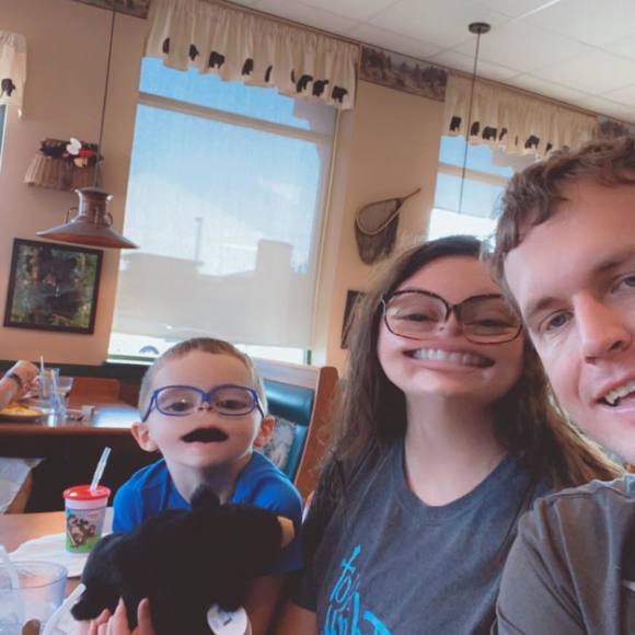 Profile Picture of Kimberly Roylance (@kimierobin) on Poshmark