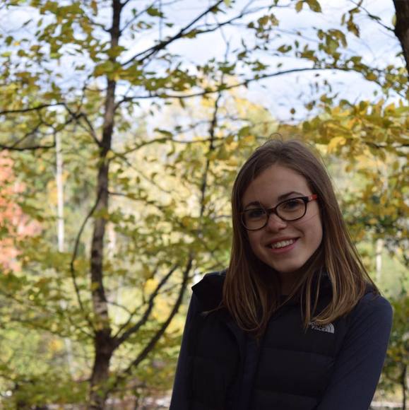 Profile Picture of Eliana Felgner (@elianafelgner) on Poshmark