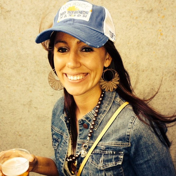 Profile Picture of Nique Chaboya (@nchaboya) on Poshmark