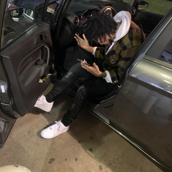 Profile Picture of Darius Cooper (@darius_cooper) on Poshmark