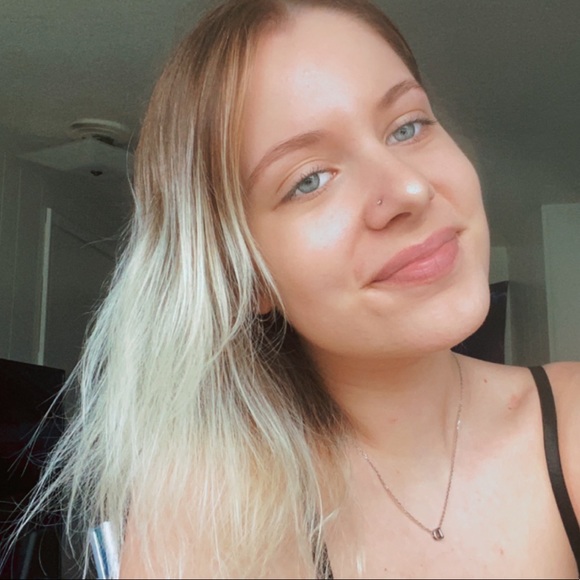 Profile Picture of Carma Langmack (@carma5) on Poshmark