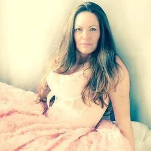 Profile Picture of Lisa Farrell marshall (@chick117) on Poshmark