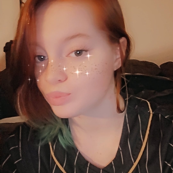 Profile Picture of Rachel Krayniak (@rain_krayniak) on Poshmark