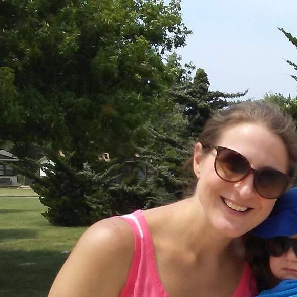 Michelle Patzkowsky - Poshmark Profile Picture of Michelle Patzkowsky (@patzman) on Poshmark