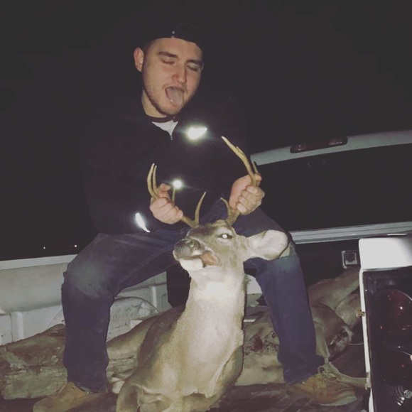 Profile Picture of Chris Esquivel (@chrisesquivel) on Poshmark