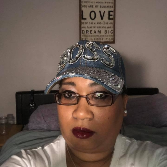 Profile Picture of Devon Edwards (@halfpint46016) on Poshmark