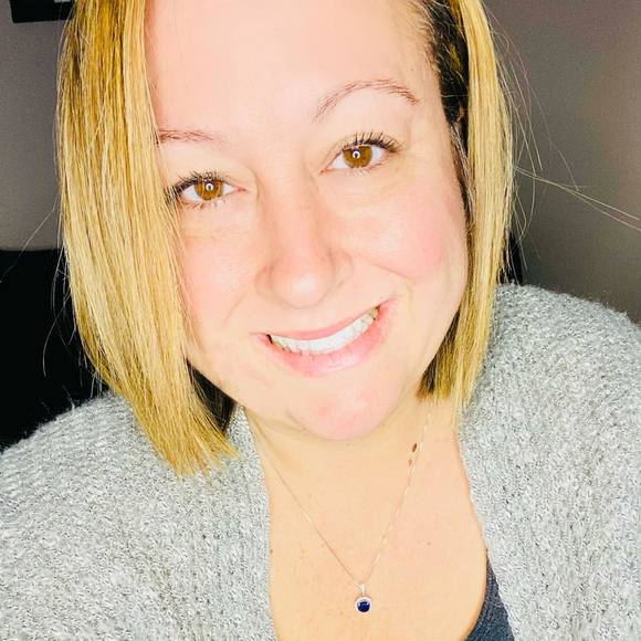 Profile Picture of Lisa Bogart taylor (@lisa1979taylor) on Poshmark