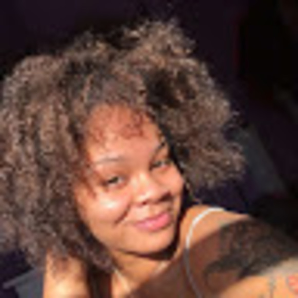 Profile Picture of Eliza Jimenez (@lizamei) on Poshmark