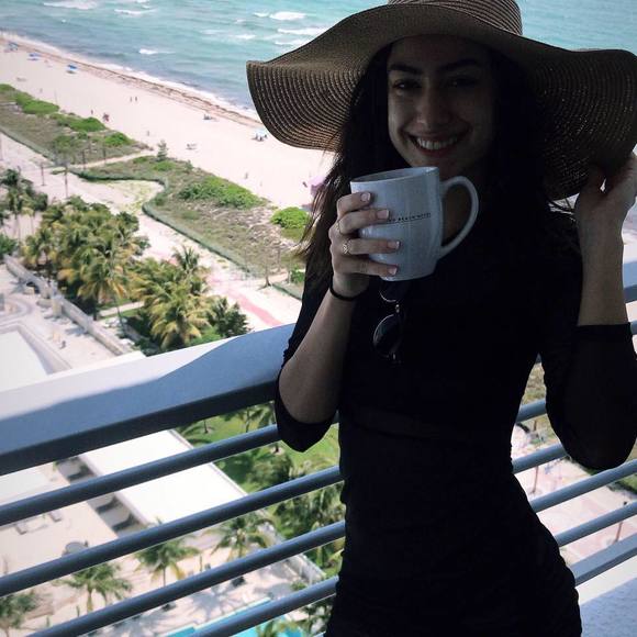 Profile Picture of Hanadi Berjaoui (@hanadiberjaoui) on Poshmark