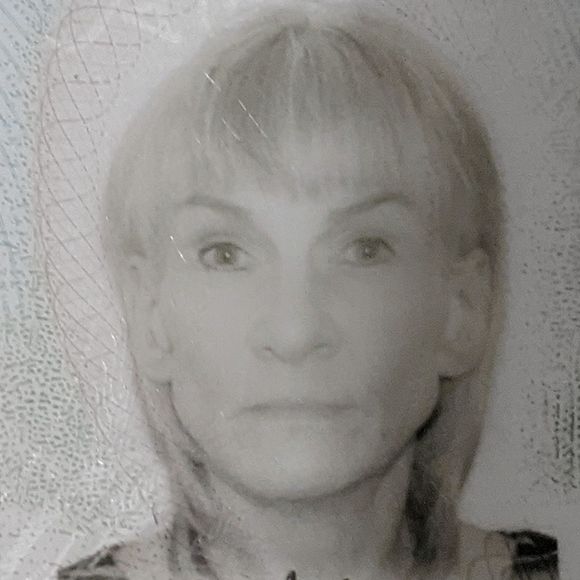 Profile Picture of Karen Cornelissen (@kcornelissen) on Poshmark