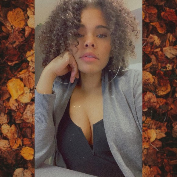 Profile Picture of Kellisha Leigh (@kellisha23) on Poshmark