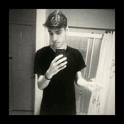 Profile Picture of Andrew Benjamin (@Butt_Lint_) on Twitter