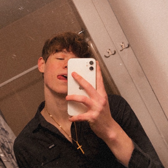 Profile Picture of Brett Waller (@brett_waller) on Poshmark