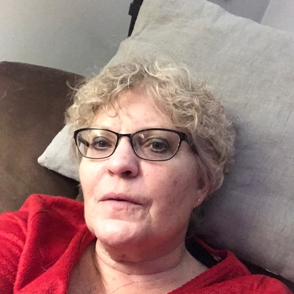 Profile Picture of Lori Baldwin (@loribaldwin1965) on Poshmark