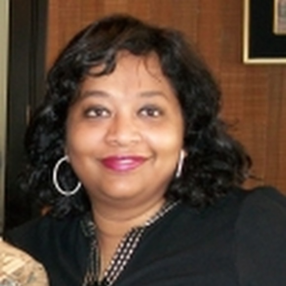 Profile Picture of Venencia Magnusen (@vmagnusen) on Poshmark