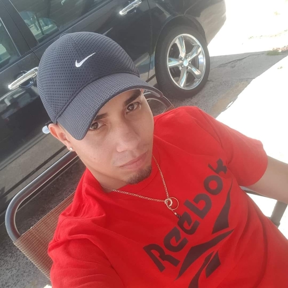 Profile Picture of Ian Hernandez (@ianhernandez) on Poshmark