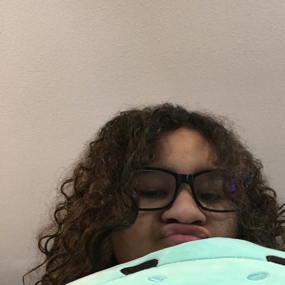 Profile Picture of Sophia Guanco (@hellooo135) on Poshmark
