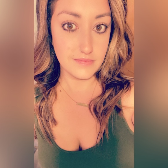 Profile Picture of !! alex Tweedie !! (@styledbyalext) on Poshmark