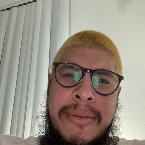 Profile Picture of Carlos Loreto (@carl12319) on Poshmark