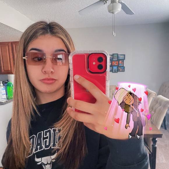 Profile Picture of Nynel Aceviz cardona (@nynelaceviz) on Poshmark