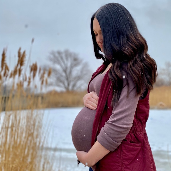 Profile Picture of Hillary Ostberg (@hillaryostberg) on Poshmark